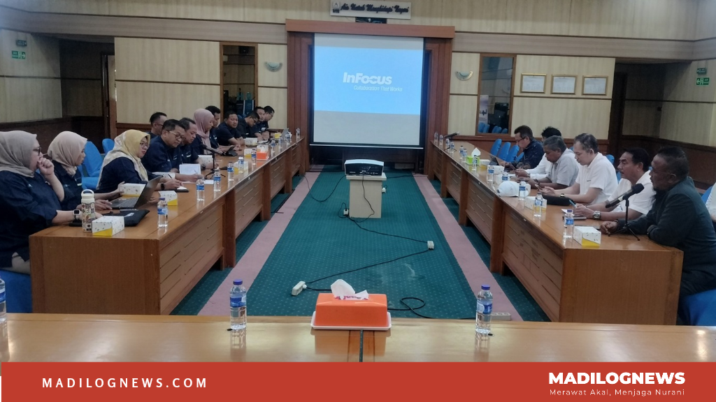 Komisi 3 DPRD Kunjungi PJT II Soroti Masalah KJA Limbah dan Tata Kawasan 20250409 150755 0000