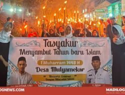 Ratusan Obor Terangi Mulyamekar, Warga Sambut Tahun Baru Islam 1448 H